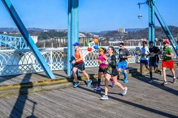 chattanooga runners on bridge
