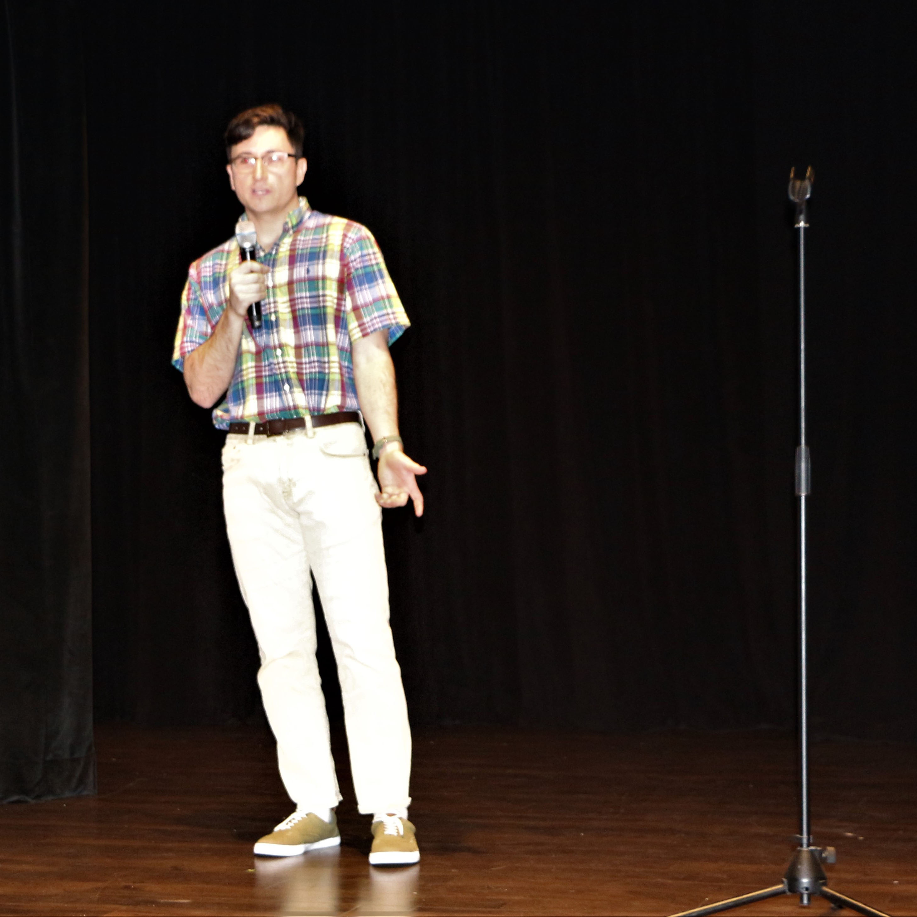 Matthew Davis on stage performing.