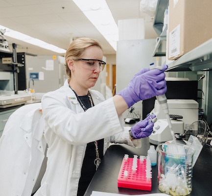 Dr. Ansley stanfill woman in lab