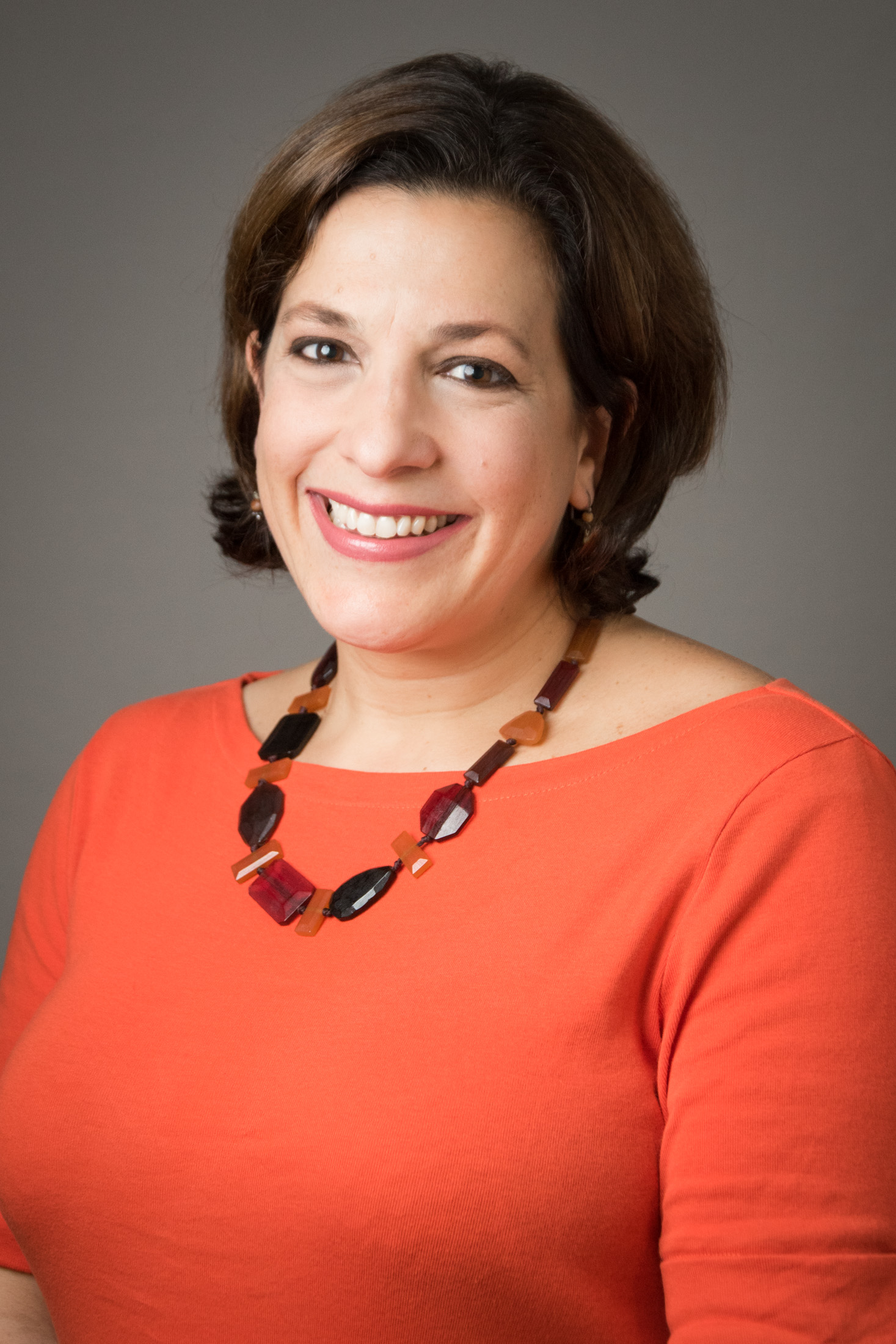 A headshot photo of Valeria Vasquez